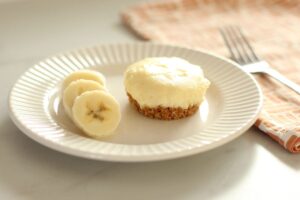 mini banana cream pie on plate with banana slices